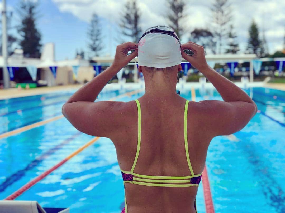 メーガン・ネイのインスタグラム：「Just be YOU. When I was swimming and still sometimes now, I get self conscious about my “swimmers” shoulders 💪🏼🏊🏼‍♀️.But everyday I remind myself of how much they have provided an incredible journey and sport for me. They have been through everything and i’m now learning that strong is beautiful. 💁🏼‍♀️Strong is sexy. Muscles on women are epic. So don’t shy away from muscles or your incredible body. 🚺⭐️」