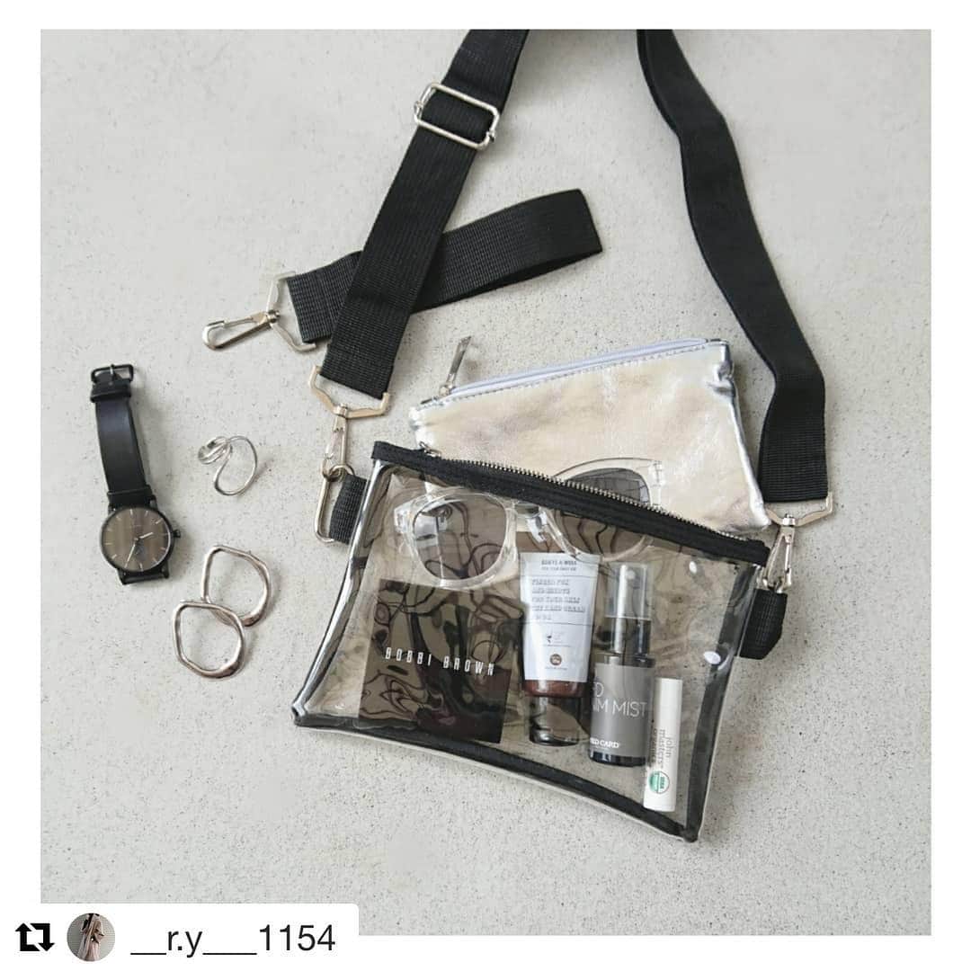 ショップにこにこさんのインスタグラム写真 - (ショップにこにこInstagram)「#Repost @__r.y___1154 with @get_repost ・・・ * * 2019 3/28 * * クリアバッグ * 今年も夏にむけて😌✨ * 大きさも🙆 * * * @shopnikoniko * #ショップにこにこ_zozotown * #shopnikoniko * #ショップにこにこ * * * ZOZOTOWN店限定 * クリアサコッシュBag * タイムセール * 4,309円 → 2,138円 * 期間:3/28 13:00 〜 4/2  10:59 * * * 💍🕶️#lavishgate @lavishgate * 󾀝#triwa * * #コーディネート#コーデ * #シンプル#プチプラ#置画 * #mamacode#クリアサコッシュ * #サコッシュ#accessory * #シンプルコーデ#クリアバッグ * #ファッション#コスメ#サングラス * #locari#kaumo_fashion * #kurashiru#ootd#outfit * #fashion#coordinate * * *」3月28日 17時51分 - shopnikoniko
