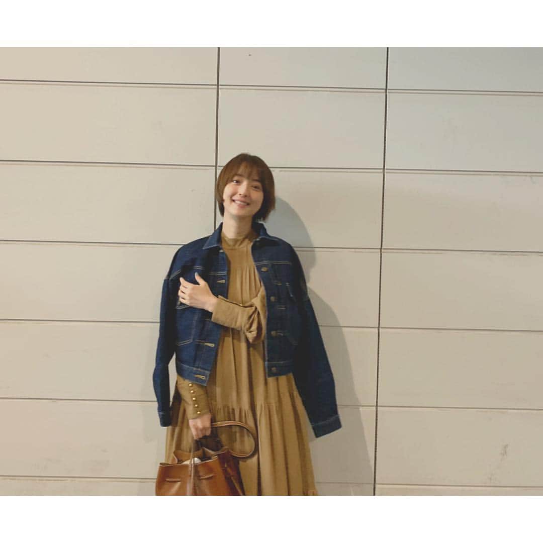 佐々木希さんのインスタグラム写真 - (佐々木希Instagram)「デニムジャケット♡ 2色あります。  #iNtimite #のぞみの私服」3月28日 18時01分 - nozomisasaki_official