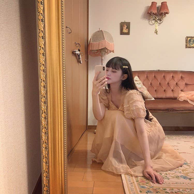 酒元麻衣（まいへー）のインスタグラム：「幸⚜️ 今日はたこ焼きパーティーする🐙 #myroom#ootd#30s#1930sfashion」