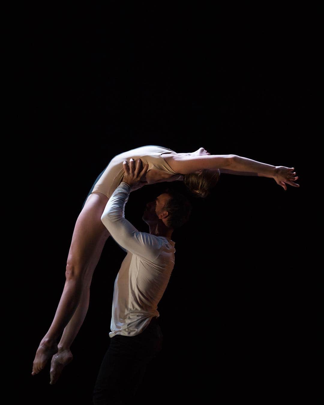 のインスタグラム：「Performance rehearsal with @jacobjonasthecompany #jjtcontour」