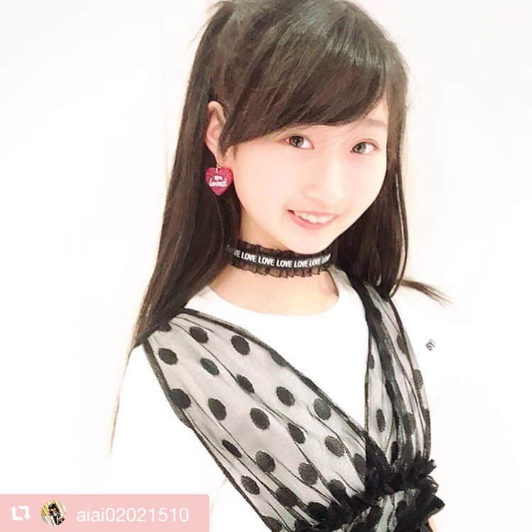 byLOVEiTさんのインスタグラム写真 - (byLOVEiTInstagram)「インスタガールあいみちゃんの春モノトーンコーデ🐰 ドットのセットアップに赤イヤリングとチョーカーがきいてます❤️ repost @aiai02021510 via @PhotoAroundApp  とうとう第1期インスタガールの投稿が最後の週になってしまいました😭😭 ・ 今週はインスタガールがとびきりの春コーデを紹介するよ🌷🌸✨ ・ 今回の私のコーデはあいみらしくガーリーコーデにしてみました👗💞 ・ 一見ワンピースに見えるこのコーデ👗✨実はトップスとスカートは別々のものなのです😆💖 ・ ウエストベルトつきスカートのベルトをウエストにすることでメリハリがついてよりスタイル良く見せれるよ💖💖 ・ 新作のハートのイヤリングとフリルチョーカーでガーリーさをプラスしてみました💗✨ ・ 実はこのコーデお店のスタッフさんのアイデアで私もとっても気に入ってます🥰✨✨ ・ #byloveit #バイラビ #ナルミヤインターナショナル #新作 #春コーデ #ガーリー #モノトーン #バイラビうめだインスタガール」3月28日 9時09分 - byloveit_official