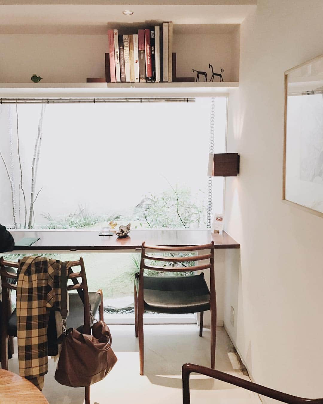 Veronica Halimさんのインスタグラム写真 - (Veronica HalimInstagram)「Found this cozy corner for reading and sketching with the best warabi mochi in town. — #truffypi #nook #studyroom #interior #kyotocafe #warabimochi #interiordesign #kyoto #teahouse #japanesetea #truffupiinjapan #weekend #travelblog #igersjp #kyotofood」3月28日 9時31分 - truffypi