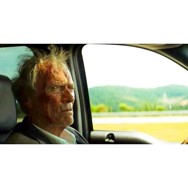 takuma watanabeさんのインスタグラム写真 - (takuma watanabeInstagram)「#TheMule #運び屋 #ClintEastwood #BradleyCooper #🚘🚔 #🚗🚓 #💵 #🔫 #📦」3月28日 9時28分 - takumagram