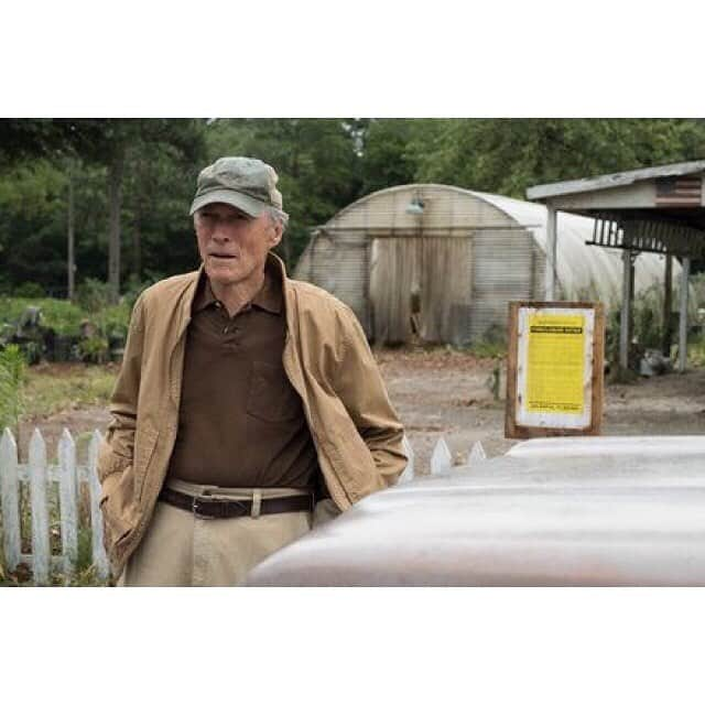 takuma watanabeさんのインスタグラム写真 - (takuma watanabeInstagram)「#TheMule #運び屋 #ClintEastwood #BradleyCooper #🚘🚔 #🚗🚓 #💵 #🔫 #📦」3月28日 9時28分 - takumagram