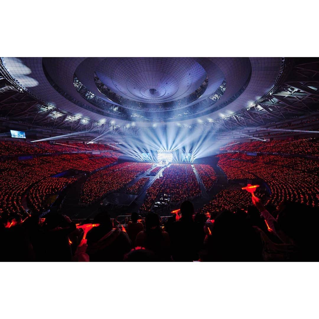 東方神起さんのインスタグラム写真 - (東方神起Instagram)「‘톱클래스’ 동방신기의 일본 공연 ‘東方神起 LIVE TOUR 2018 ~TOMORROW~’ 실황이 담긴 라이브 DVD와 Blu-ray가 오리콘 데일리 차트 4관왕에 올랐습니다!👏 _ 'Top class' TVXQ!''s live DVD and Blu-ray of its Japanese concert ‘東方神起 LIVE TOUR 2018 ~TOMORROW~’ has topped four categories of the Oricon daily chart!👏 _ #동방신기⁠ ⁠#東方神起⁠ #TVXQ! #U_Know #MAX #유노윤호 #최강창민 #東方神起_LIVE_TOUR_2018_TOMORROW @yunho2154 @changmin88」3月28日 9時33分 - tvxq.official