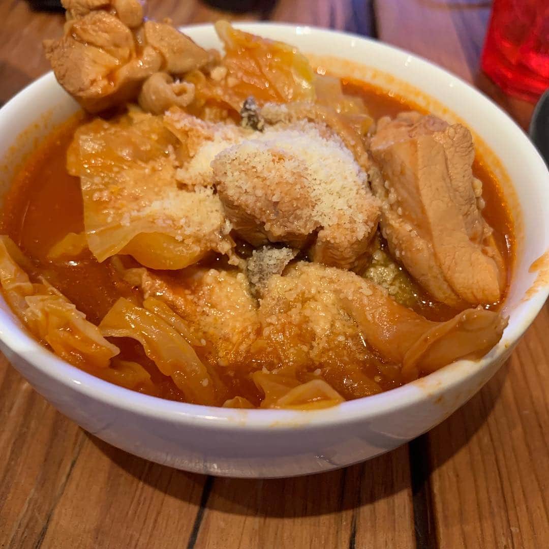 のインスタグラム：「トマト鍋初めて作ったけど美味しかった❤️ ほんまはチーズどっかりのせたいんやけど 粉チーズで我慢✨ #自炊女子 #cooking #cookingram #トマト鍋#tomato」