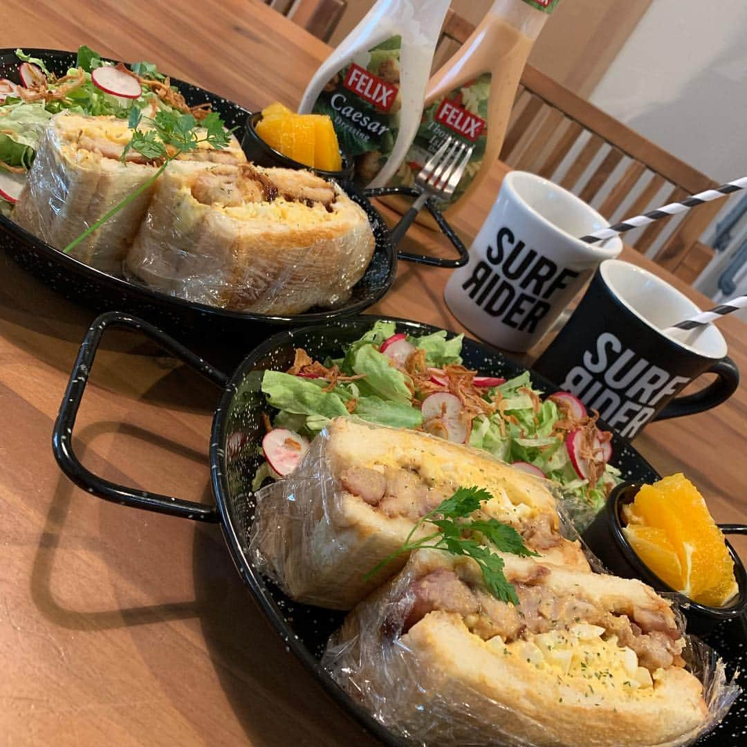 NANAさんのインスタグラム写真 - (NANAInstagram)「GOOD MORNING🥗 ☆ 今朝の朝食🍽 照り焼きチキンたまごサンド サラダ オレンジ 野菜ジュース ☆ 朝からボリューム満点👍 ☆ 春休み満喫だね(笑) ☆ 沢山笑って色んな話もして青春してるね😊👏 ☆ あたしゃ寮のおばちゃんみたいw ☆ ☆ #breakfast#朝食#照り焼きチキンサンド  #foodie#おうちカフェ#food#homemade#instafood#手料理#foodphoto#テーブルコーディネート#時短レシピ#ヘルシーメニュー#fooddaily#foodpic#foodstagram#おうちごはん#セリア#100キン#暮らし#節約レシピ#foodporm#vscofood#japanesefood#foodstyling#料理写真#ワンプレート#愛情ご飯#nanasrecipe」3月28日 9時54分 - nana1977hs