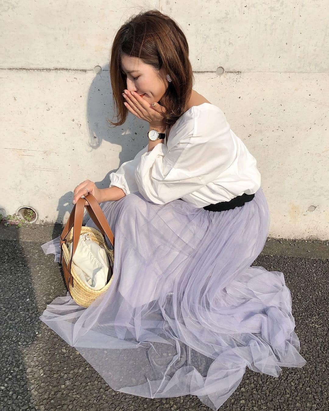 l.lily1013さんのインスタグラム写真 - (l.lily1013Instagram)「・ コーデに合わせて手元も毎日選んでます😊 最近黒ベルトでカッコよく締めたいときは @barnyardstorm の ラウンドFレザーウォッチ ✨ ・ 型押しリアルレザーなのに税込￥8,640！！ すごく高見えで気に入ってます😊 ・ お手頃だから色違いで揃えてもいいかも✨今、webで予約受付中になってますよ✨ ・ この日のコーデの詳細は昨日の投稿見てください😊 天然だから一個一個形が違うパールのイヤリングは @lavishgate さんのです！ ・ ・ #barnyardstorm #バンカジ#バンヤードストーム #手元くら部 #手元コーデ #今日の手元#シンプルコーデ#オフィスカジュアル #大人カジュアル #大人カジュアルコーデ #カジュアルコーデ #きれいめコーデ #きれいめカジュアル #ママコーデ#ママファッション#時計#腕時計#プレゼント#入学祝い#入社式 #卒業式 #入学式コーデ #オフィスネイル #オフィスコーデ #春から大学生 #春から社会人」3月28日 9時58分 - l.lily1013