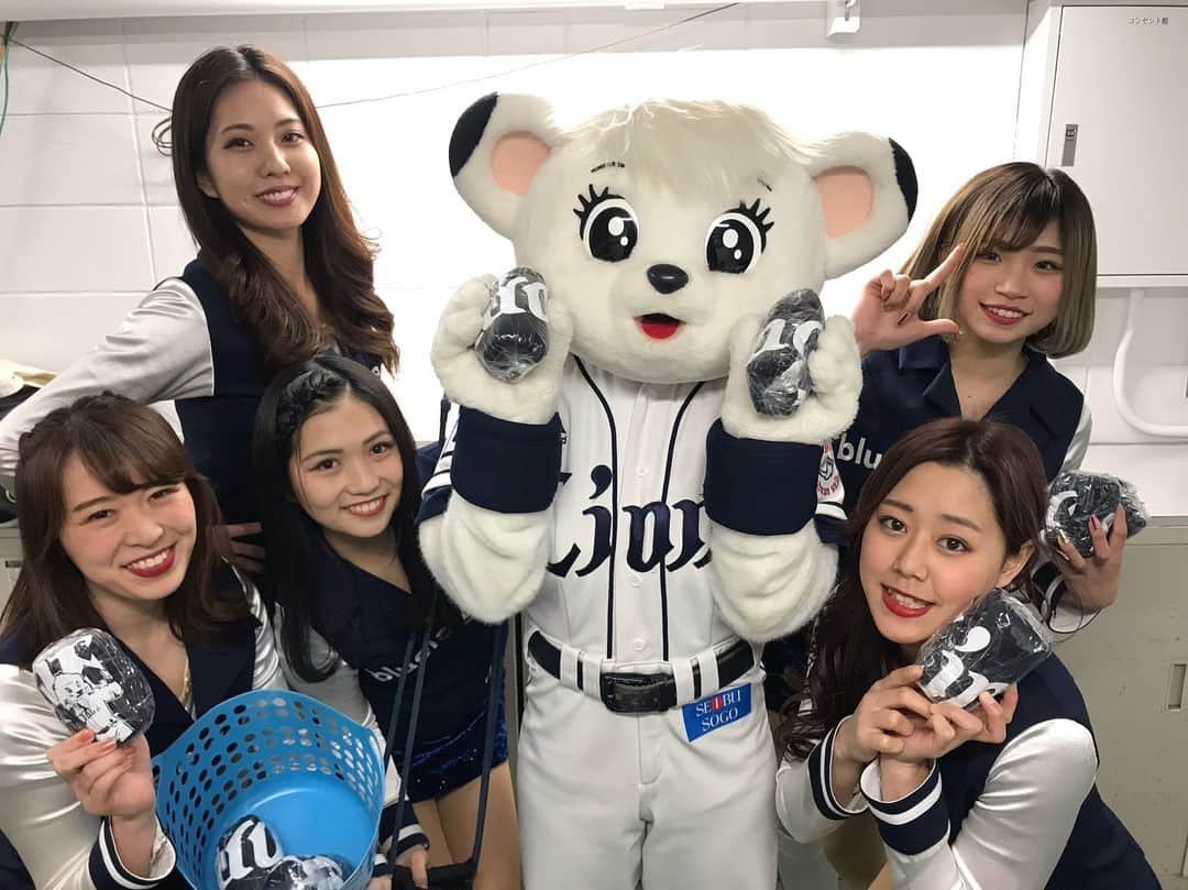 ブルーレジェンズさんのインスタグラム写真 - (ブルーレジェンズInstagram)「いよいよ明日はプロ野球開幕!!!!!✨ ライナも私達もドキドキしています💓 明日は埼玉から福岡へ向かってエールを送ります📣 #埼玉西武ライオンズ #bluelegends #seibulions」3月28日 10時09分 - bluelegends_lionsofficial