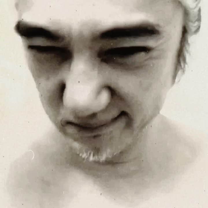 のインスタグラム：「🥀５月 岐阜にも演奏しに行こうかな！ そして 明日は新宿レッドクロスにて 「三者会談」弾き語りだ 明後日は下北沢GARDEN にて“ROCK'N'ROLL GYPSIES”と演るぜ よろしく！  #imaiakinobu  #イマイアキノブ」