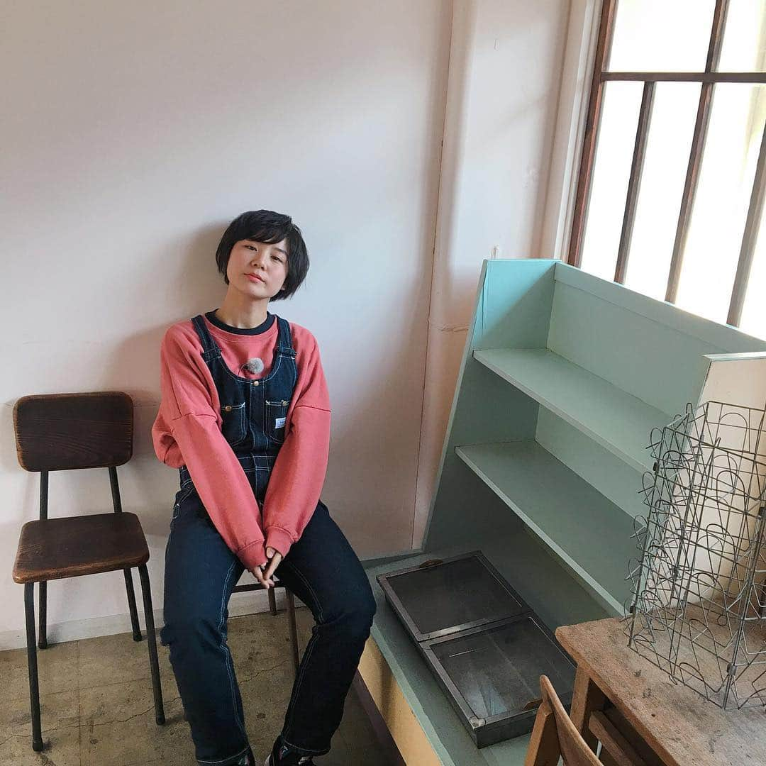 光永さんのインスタグラム写真 - (光永Instagram)「センス素晴らしい過ぎた洋菓子店、内装オシャレ過ぎて写真撮ってもらった🐬 まるでオモチャみたいに綺麗なショートケーキ🍰、上品で美味し過ぎた。 . ロケを通して、埼玉には都内より安くて美味しい店がたくさんあることを度々知る◎ . . #ネギッシュ #ロケ #埼玉 #ケーキ屋さん #埼玉グルメ #こぐま洋菓子店 #越谷グルメ #越谷愛されグルメ」3月28日 10時35分 - hinata_official__