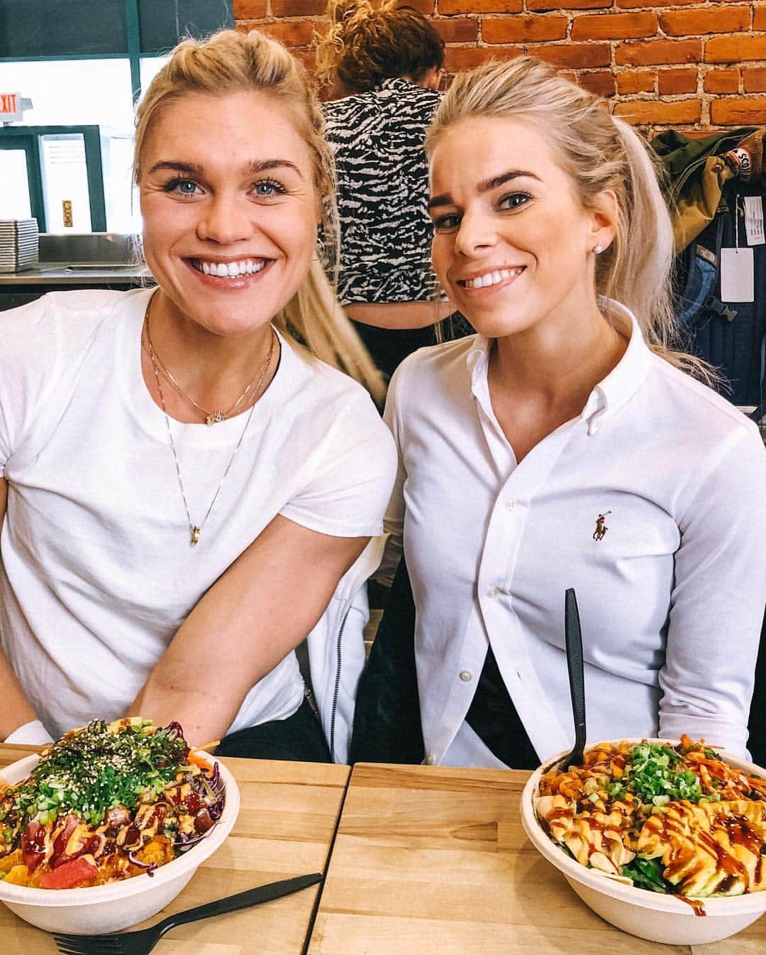 Katrin Tanja Davidsdottirさんのインスタグラム写真 - (Katrin Tanja DavidsdottirInstagram)「My bestie came to BOS for 24hr & made. my. day! 💥❤️😚💋 Finished my training day early so we had time for the best best best lunch & a couple laughs. // Love uuuu @irisblondahl」3月28日 10時49分 - katrintanja