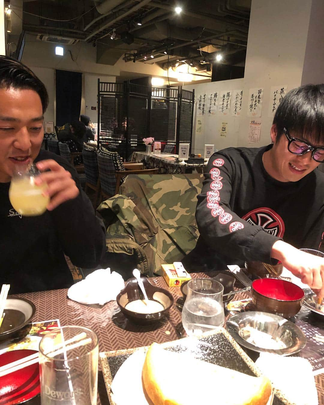 津田康平さんのインスタグラム写真 - (津田康平Instagram)「誕生日会開いてくれたのは嬉しいけど、あんまハーフカットのチーズケーキ誕生日ケーキとして出さへんで😅？ いつもありがとう🙇🙇 てげてげの激ウマ鍋も食べれたし最高でした🙆‍♂️🙆‍♂️ 今日も仕事頑張りやす💪💪 #パーティーパーティー きむきむ #きむきむ？ #アスリート上野 #アスリート？ #てげてげ #よしもと漫才劇場」3月28日 11時16分 - marseille_tsuda