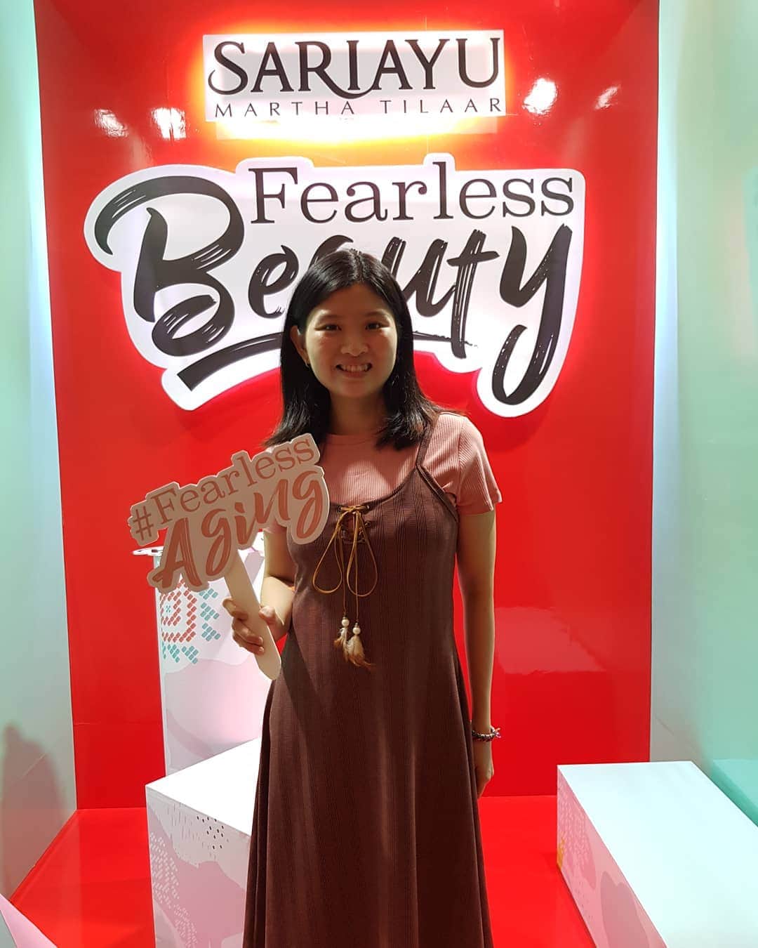 デビー・スサントのインスタグラム：「Setiap wanita memiliki keunikan tersendiri dan kecantikan yang terpancar dari dalam dirinya 😊 #fearlessbeauty #sariayumarthatilaar #indonesiaproduct #fearlessexplorer #fearlessaging #fearlesshijab #fearlessglow」