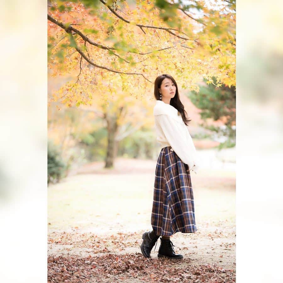 岩本恵美加さんのインスタグラム写真 - (岩本恵美加Instagram)「❁.*･ﾟ * 縦の写真も🍁 ㅤㅤ #photo #portrait #portraitphotography #photography #model #autumn #winter #fashion #outfit #ootd #instafashion #follow #instaphoto #写真 ㅤㅤ」3月28日 11時14分 - emk_iwmt