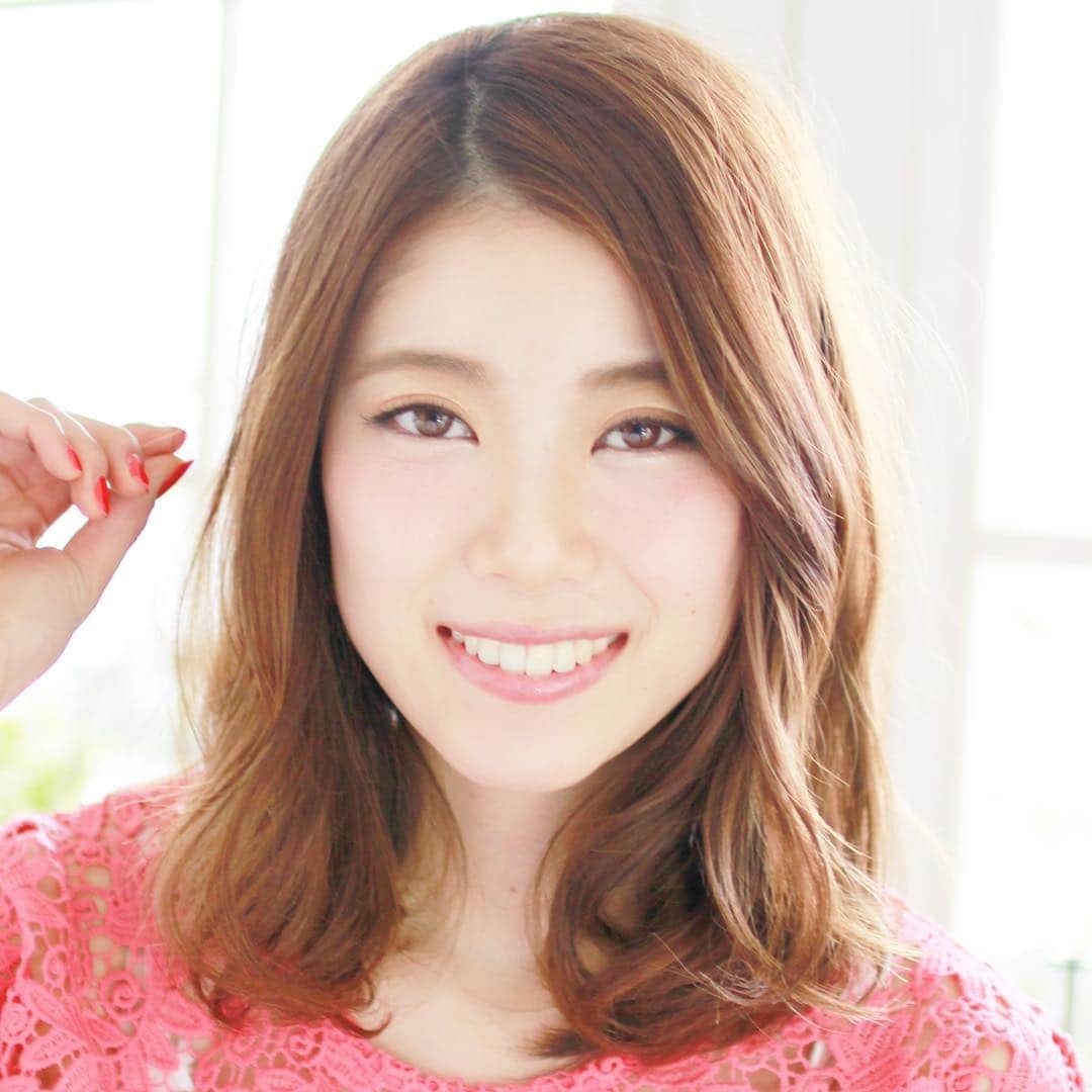 Makaraさんのインスタグラム写真 - (MakaraInstagram)「ハネ感のある、重めなヘアースタイルがオシャレな大人の女性を演出してくれます(*´˘`*)♡ ・・・ ▫︎ @makara_ginza ▫︎ 東京都中央区銀座8-8-6-銀栄ビル６Ｆ ▫︎ TEL 03-6264-6135 ▫︎ open10:00〜23:00 ▫︎ #銀座美容室 #銀座ヘアサロン #銀座8丁目 #新橋 #深夜営業 #ミディアムヘア #단발머리 #おしゃれさんと繋がりたい #時尚 #ラベンダーアッシュ  #ニューオープン #ヌーディーベージュ #インナーカラー #ヘアサロン #おフェロ #グラデーションカラー #イルミナ #インナーカラー #アッシュ #外国人風  #コテ巻き #ゆる巻き #アンチエイジング #グレージュ #ginzasix #ピクサムカラー  #カラーレシピ」3月28日 11時42分 - makara_ginza