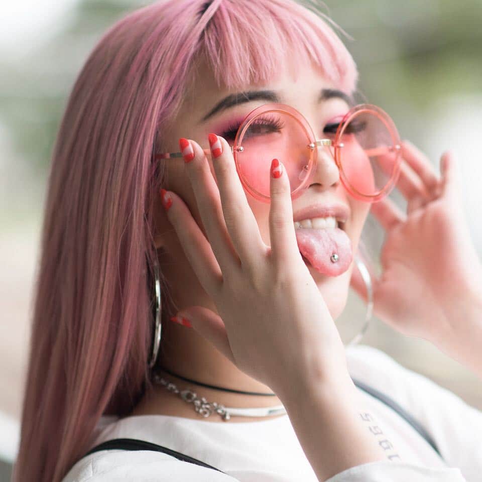 OPIさんのインスタグラム写真 - (OPIInstagram)「Well isn’t that a great shade? Use #TempuratureIsRising to create "Toro To You" #NailArt from our #OPITokyo collection.  #pink #gelnailsdesign #orangenails」3月28日 11時34分 - opi