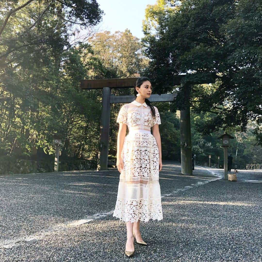 遊海 Yuumiさんのインスタグラム写真 - (遊海 YuumiInstagram)「Here i was in the great shrine in Japan @isejingu.official @visitmie ❤️❤️❤️ most people in Japan come here to make wishes and prayers 🙏  me as well makes wishes and prayer for eveyones happiness here. ＃三重県 #visitmie #mieprefecture #ise #isejingu #iseshi #greatshrine #wishes #prayers #happiness.」3月28日 11時37分 - yuumi_kato