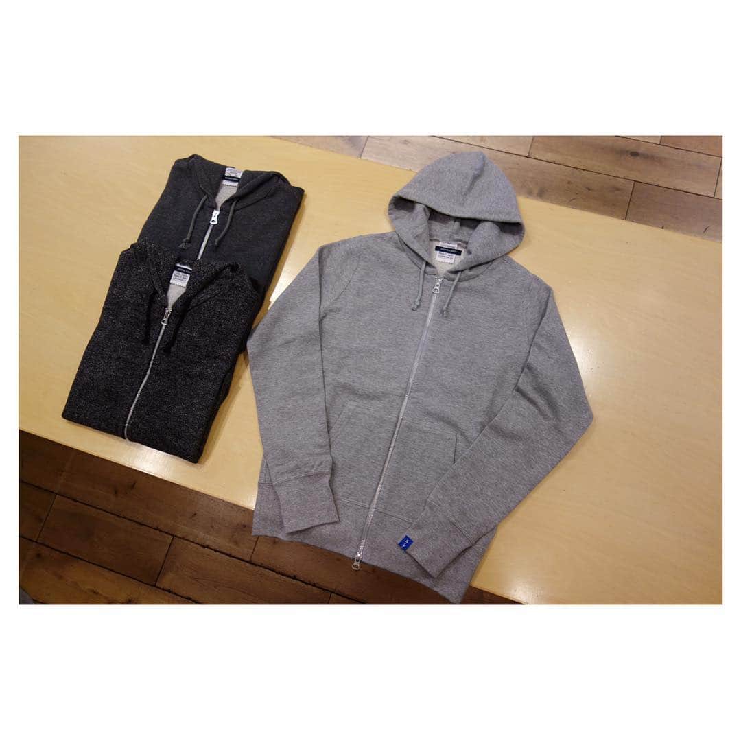 ループウィラーさんのインスタグラム写真 - (ループウィラーInstagram)「*** LW EXライトevoジップパーカー 入荷です。 . 毎年ご好評いただいております、LWエキストラライト吊り裏毛を使用したジップパーカーが入荷致しました！ . 夏場のエアコンの効いた室内や、移動中などにも大活躍のアイテムです。 . カラーはグレーメランジ、チャコールTOP、カーキ、マリン、ネイビーTOP、黒杢の6色展開。 販売価格は¥16,000(税抜)です。 . 本日も12時より、皆様のご来店お待ちしております。 . #ループウィラー #吊り編み #スウェット #定番 #日本製 #ループウィラー大阪 #lw大阪 #和歌山 #大阪 #南船場 #時尚 #옷스타그램 #오사카  #loopwheeler #tsuriami #sweat #sweatshirts #madeinjapan #lwosaka #japan #wakayama #osaka #minamisenba #wear #fashion」3月28日 11時51分 - loopwheelerosaka