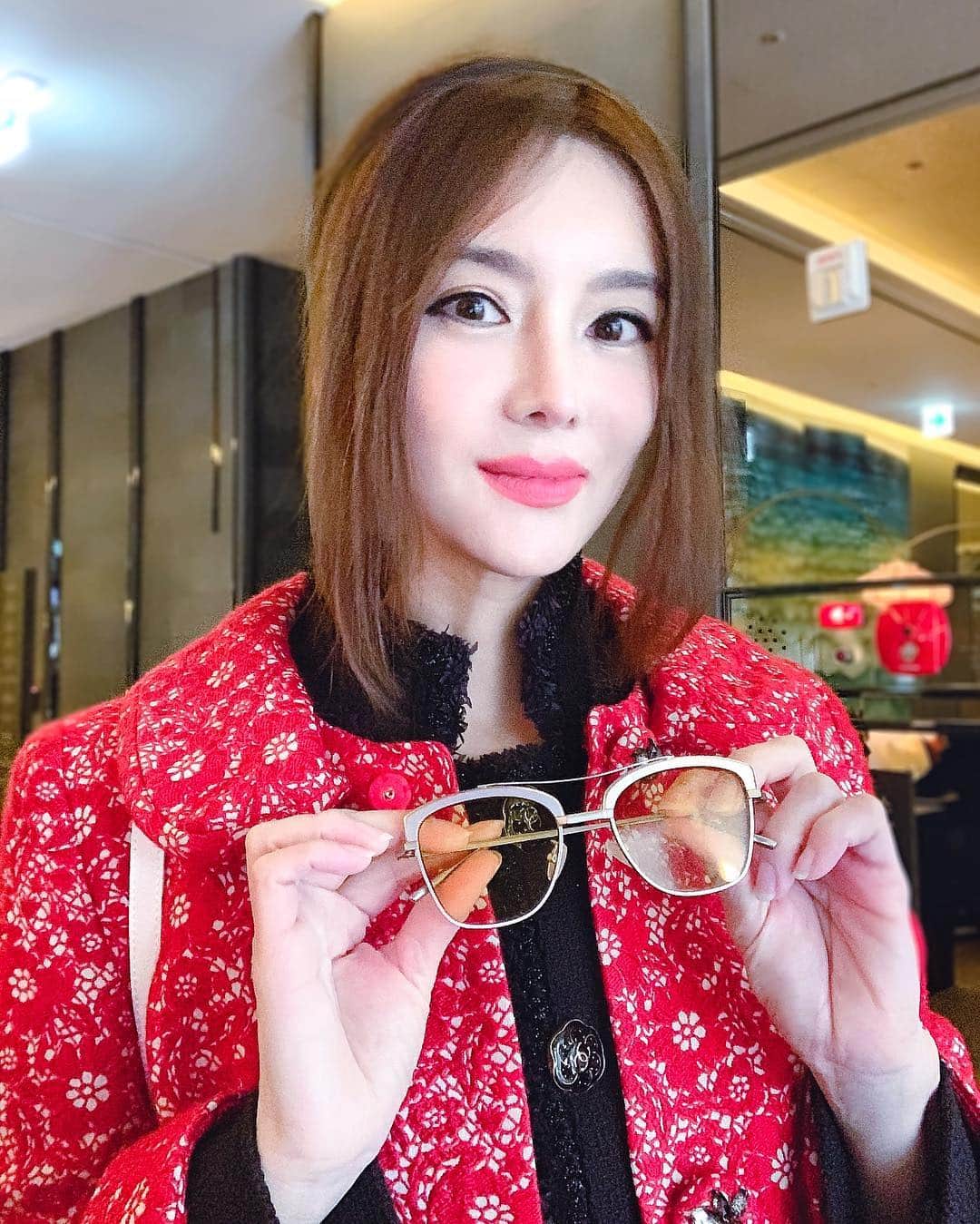 이미아 Mia Lee 李 美兒さんのインスタグラム写真 - (이미아 Mia Lee 李 美兒Instagram)「Red of day.  Or Yellow of day? ❤️💛 역시 레드는 저에게 행운을 주는 컬러입니다.  오늘 미팅~~ Good job! 🙌🏻👏🏻」3月28日 11時46分 - mia_personality