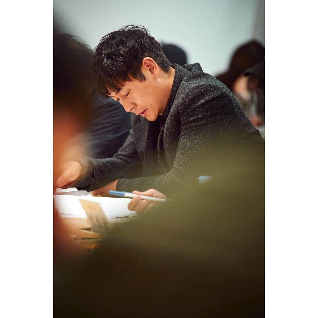 C-JeS エンタテイメントさんのインスタグラム写真 - (C-JeS エンタテイメントInstagram)「뜨거운 선거판이 시작된다 #영화 #킹메이커 🔥 . #설경구 "다시 만난 감독과 스텝, 기대가 크다!" #김운범 으로 완벽 변신 기대해주세요🙏 . #이선균 #변성현감독 #9979 #SeolKyoungGu #LeeSeonGyun #film #KingMaker #씨제스타그램 #Cjestagram」3月28日 12時00分 - cjes.tagram