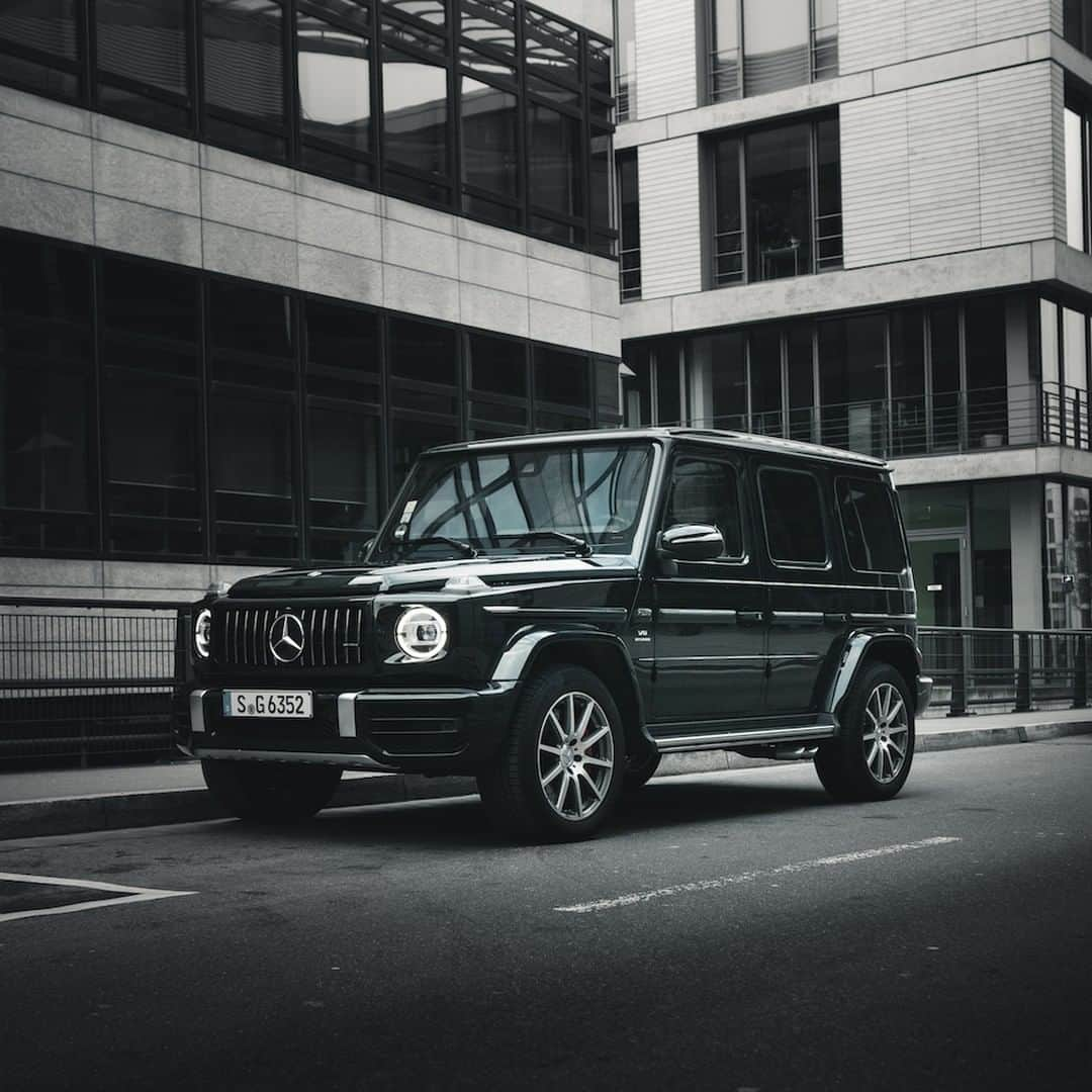 メルセデス・ベンツさんのインスタグラム写真 - (メルセデス・ベンツInstagram)「Ready for some urban exploration. 🔥 📸: @hanneslhauser for #MBsocialcar ______________________________ [Mercedes-AMG G 63 | Kraftstoffverbrauch kombiniert: 13,1 l/100 km | CO2-Emissionen kombiniert: 299 g/km | mb4.me/RechtlicherHinweis/] . #GClass #Strongerthantime #GWagon #Mercedes #MercedesAMG #Icon #Luxury #Lifestyle #Car #Cartastic #InstaCar #Performance #Dreamcar」3月28日 12時00分 - mercedesbenz