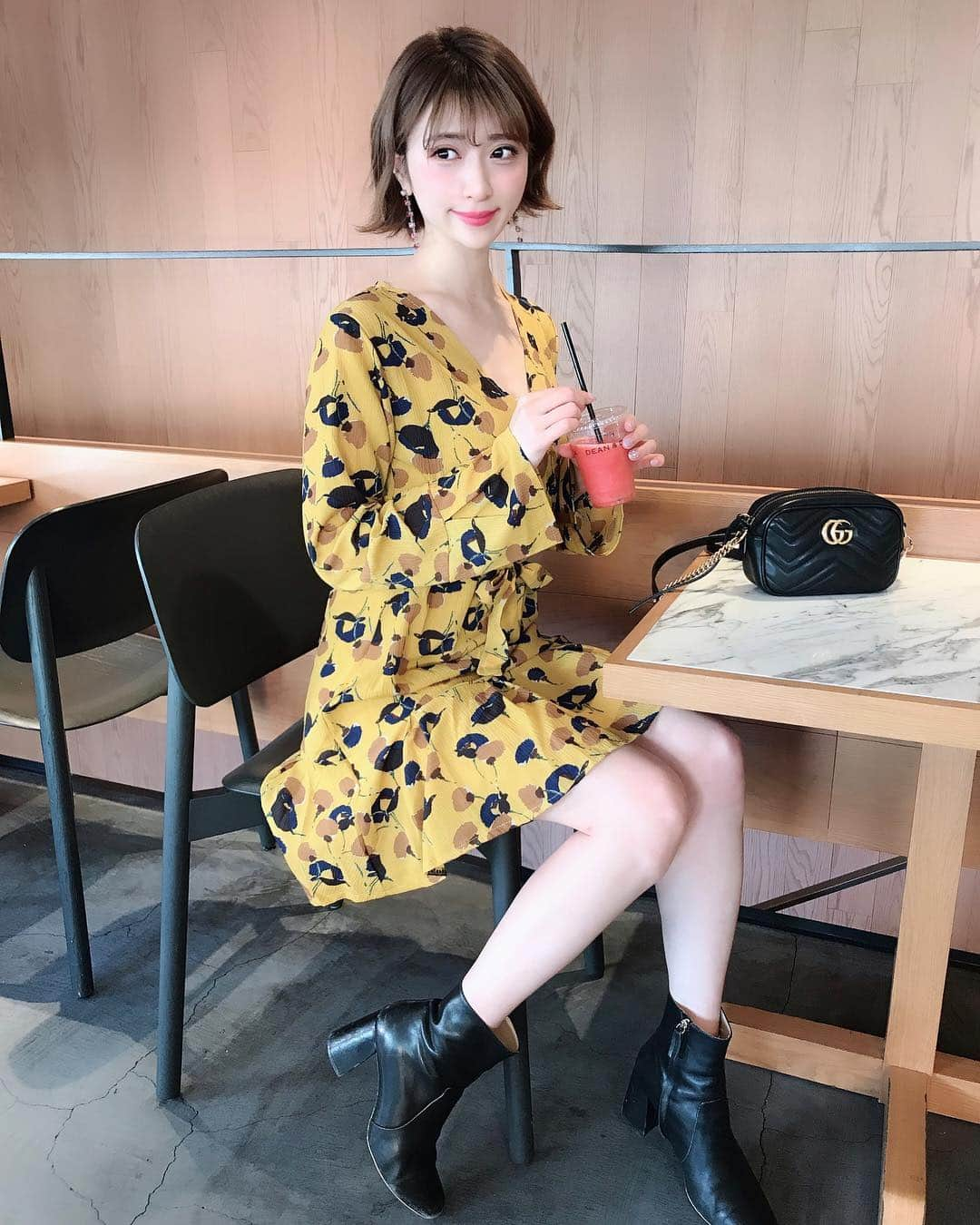 新部宏美さんのインスタグラム写真 - (新部宏美Instagram)「💛🧡💛🧡💛🧡💛🧡💛🧡💛🧡 * #ootd #onepiece …#dahi #shortboots …#cocodeal #bag …#GUCCI * 黒の小物は使いやすい🥳 この日はあまり着ない黄色を着てみたい気分でした🌼🐝🍀 * * * #コーデ#イエローコーデ#グッチ#グッチバッグ#ワンピース#ショートブーツ#プチプラ#ダヒ#ランチ#花柄ワンピース」3月28日 11時56分 - piromin_1202