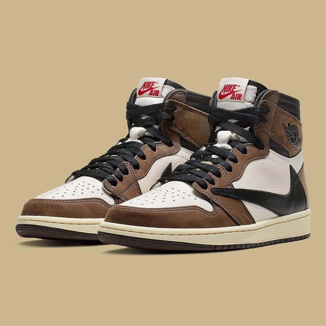 Sneaker Newsさんのインスタグラム写真 - (Sneaker NewsInstagram)「Travis Scott x Air Jordan 1 releases on May 3rd. Excited for the wider release? For more details, tap the link in our bio.」3月28日 12時07分 - sneakernews