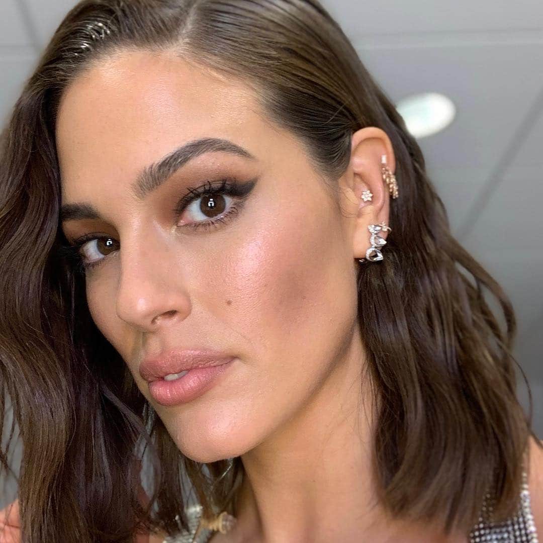 Revlonさんのインスタグラム写真 - (RevlonInstagram)「Alright, who’s watching @americanbeautystar? In case we haven’t mentioned, tonight’s finale is LIVE!  For #BTS highlights with @ashleygraham, head to our IG Stories! 💫✨ . #Revlon #ABSRevlonGlamKit」3月28日 12時17分 - revlon