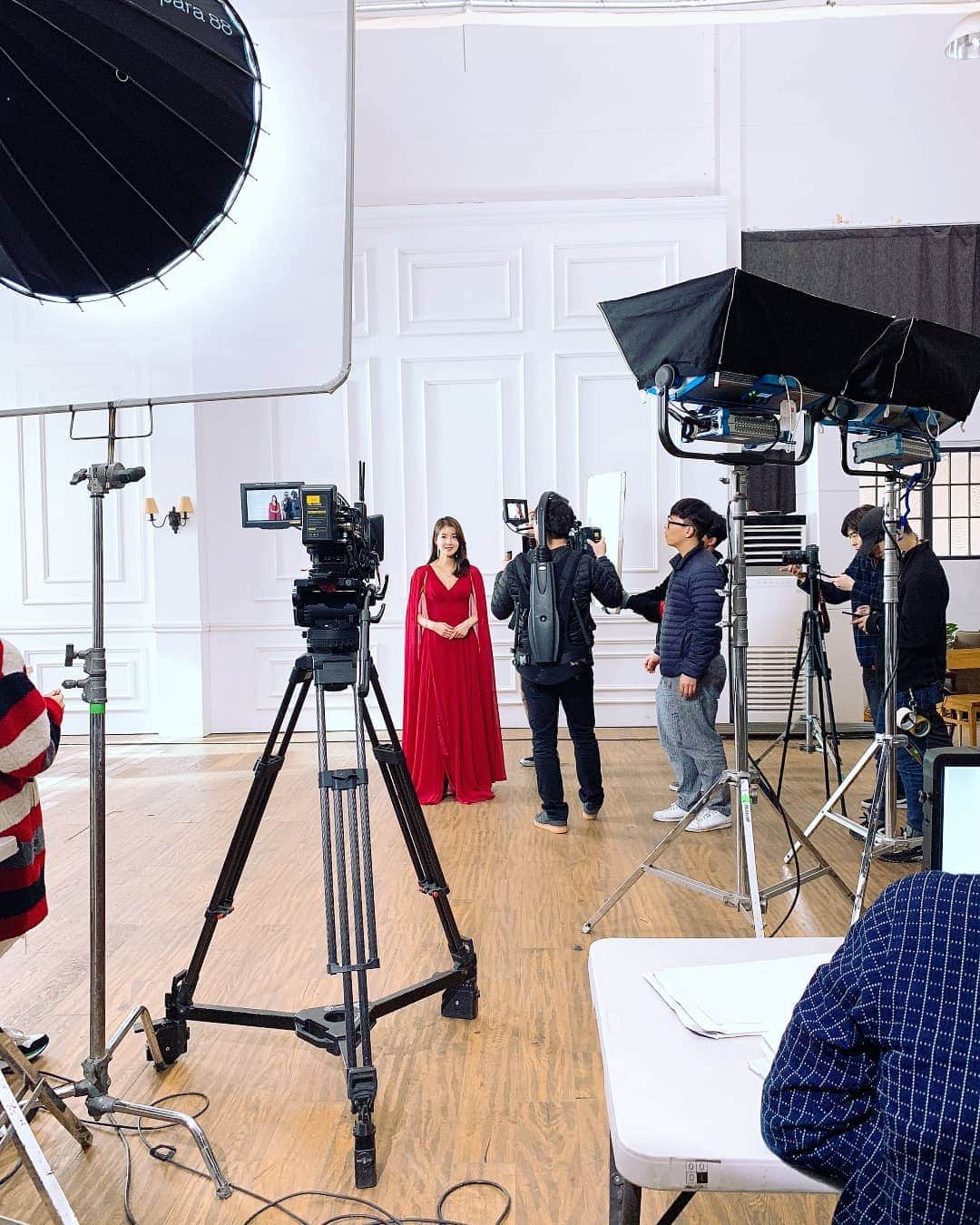 イ・シヨンさんのインスタグラム写真 - (イ・シヨンInstagram)「이번촬영 @clarinsofficial #김청경헤어페이스#빗앤붓 너무 감사해요🙏💛🧡❤」3月28日 12時11分 - leesiyoung38