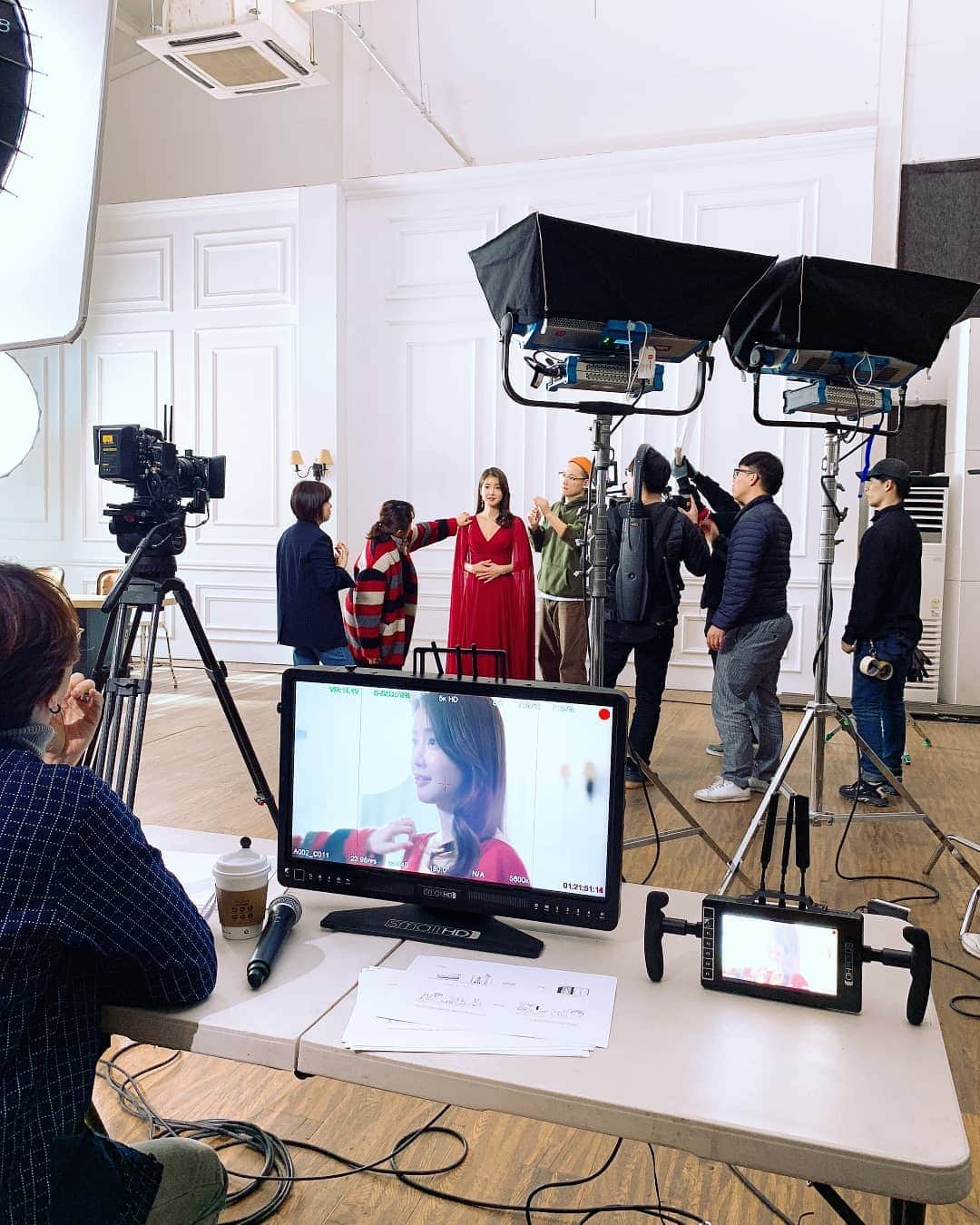 イ・シヨンさんのインスタグラム写真 - (イ・シヨンInstagram)「이번촬영 @clarinsofficial #김청경헤어페이스#빗앤붓 너무 감사해요🙏💛🧡❤」3月28日 12時11分 - leesiyoung38