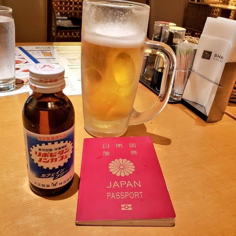 藤岡幸夫のインスタグラム：「本日より毎年恒例の大修行でかみさんと旅行。結婚３０周年記念で北欧へ…この桜の美しい季節にわざわざマイナス３度の世界へいくってどうよ？朝から晩までかみさんと一緒！！(^-^; 頑張ります！一回り成長して帰国します(*￣∇￣*)　でもまあ、北欧は指揮しに何度も行ったけど観光は初めてなんで楽しみでもありまふ。」