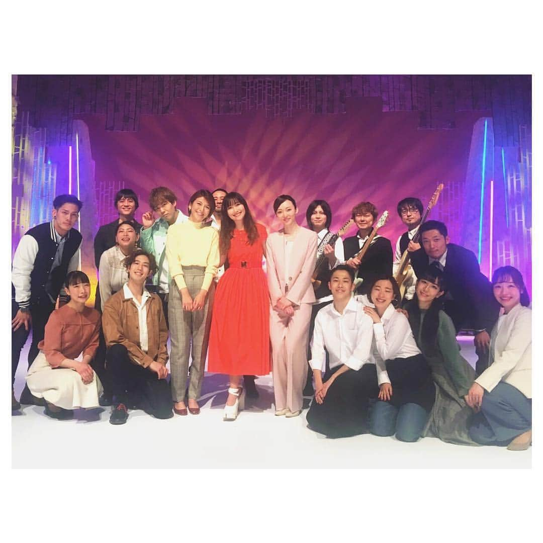 大塚愛さんのインスタグラム写真 - (大塚愛Instagram)「踊り出しちゃう人々。  AIO　#music #live #show #tv #musicfair  #kitkat  #dance」3月28日 12時12分 - aiotsuka_official