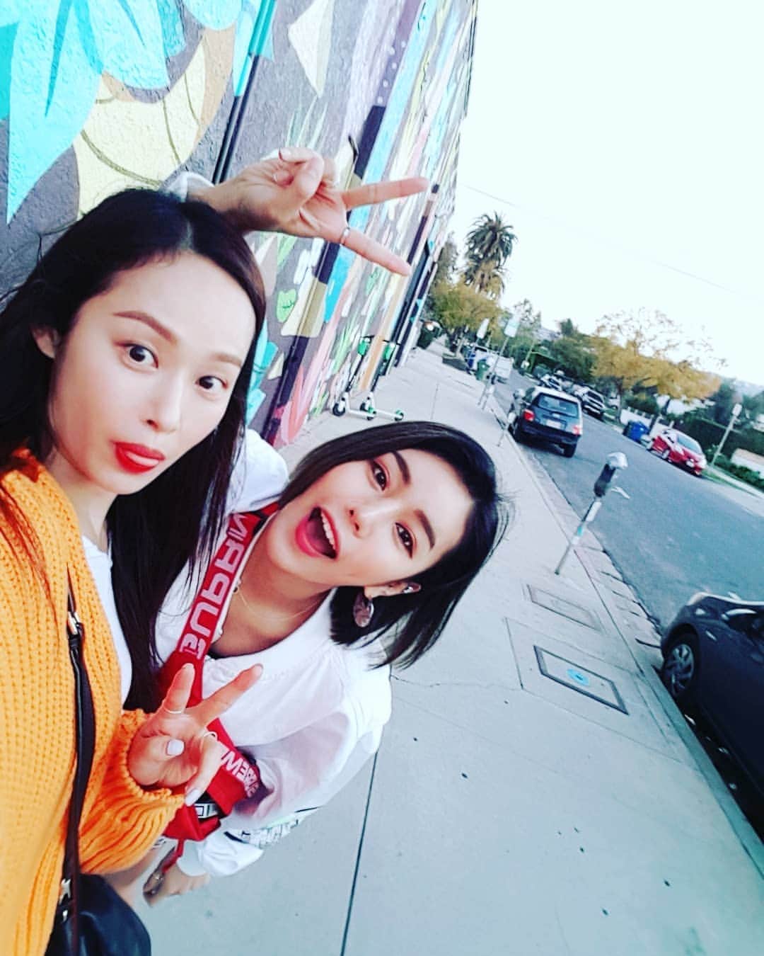 エナ さんのインスタグラム写真 - (エナ Instagram)「오늘은 주희언니난나랑~~💃달료~~ #melrose #aura #LA」3月28日 12時21分 - eunkyung.shin
