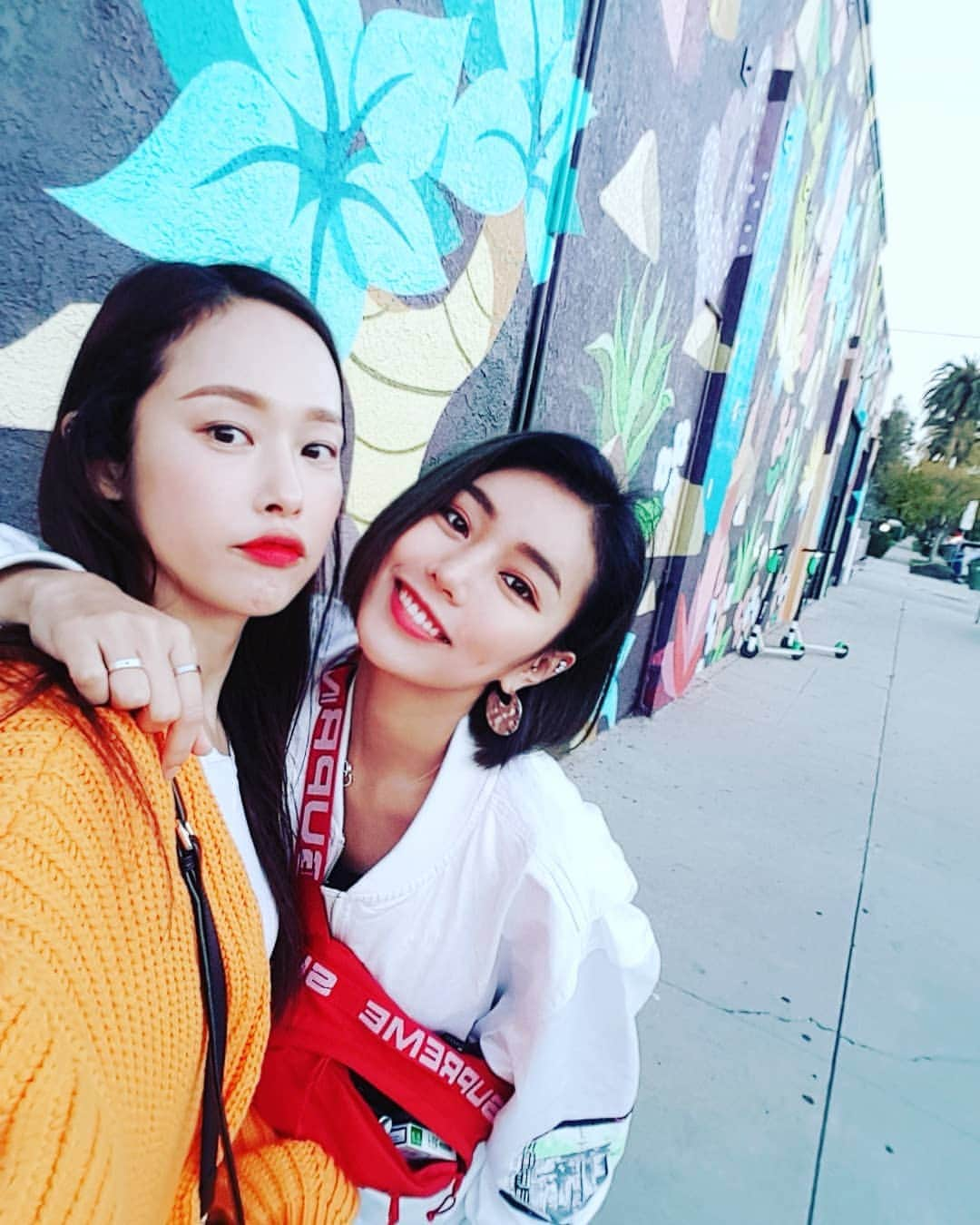 エナ さんのインスタグラム写真 - (エナ Instagram)「오늘은 주희언니난나랑~~💃달료~~ #melrose #aura #LA」3月28日 12時21分 - eunkyung.shin