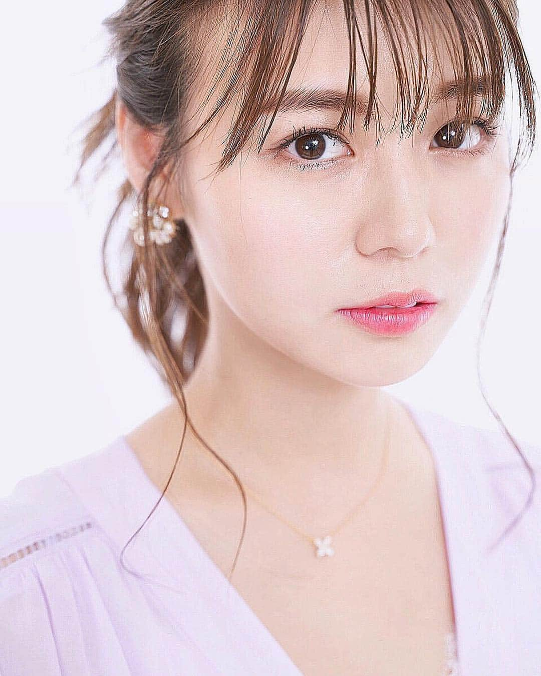 井口綾子さんのインスタグラム写真 - (井口綾子Instagram)「・ 🌸お知らせ🌸 ４月から TBS 「ビジネスクリック」のキャスターを務めさせていただくことになりました😆✨ わたしは毎週金曜日担当です！ ・ 経済のことはまだまだ勉強中ですが、 もともと原稿を読むことが好きだったのでこのようなキャスターの仕事ができることがとっても嬉しいです😊 ・ 金曜日担当ということで週末に向けてみなさんに元気を届けられるキャスターになれるように頑張ります！！ ４月からビジネスクリック、ぜひ見てください☺️💖」3月28日 12時34分 - ayako_inokuchi