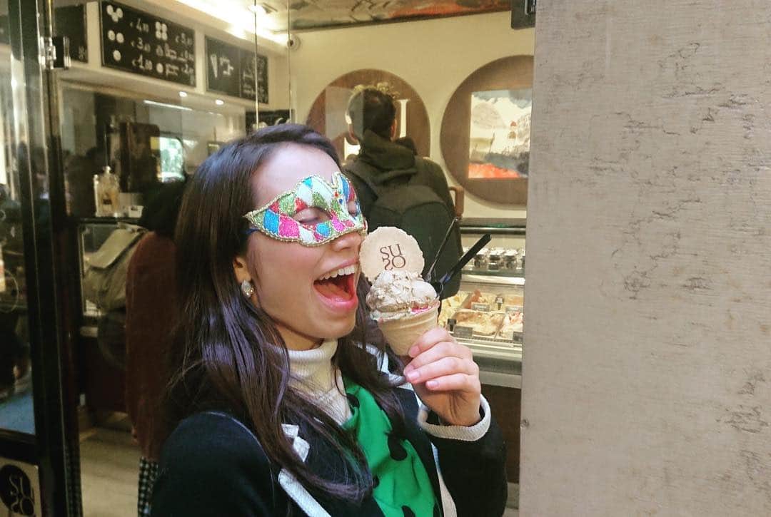 加藤ジーナさんのインスタグラム写真 - (加藤ジーナInstagram)「ヴェネチアで食べたジェラート🍦 どっちも美味しい素晴らしい天才でした🙆‍♀️✨ お店タグ付けしてあるよ！ #イタリア #ヴェネチア #ジェラート #suso #イタリア旅行 #海外旅行 #旅行好きな人と繋がりたい #アイス #アイス好きな人と繋がりたい #タビジョ #italy #venezia」3月28日 12時35分 - katogina_718