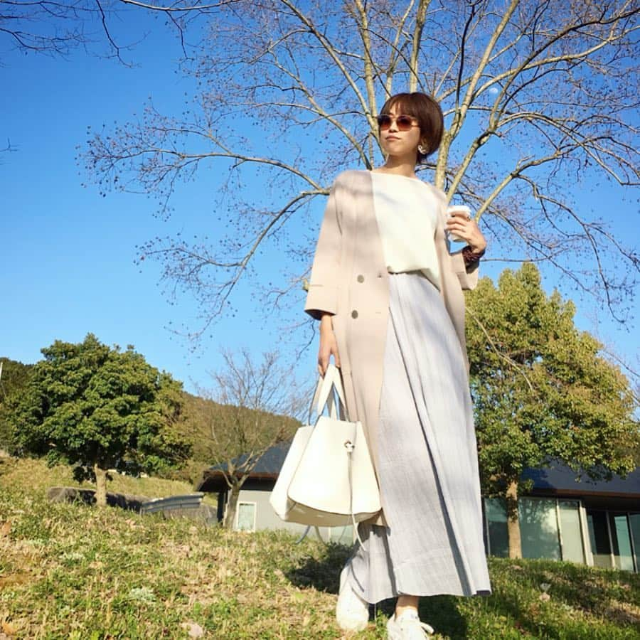 ryo0809appleさんのインスタグラム写真 - (ryo0809appleInstagram)「#coordinate * * *  珍しくサングラス🕶なのは、温泉♨️に行くのにすっぴんだったから😂 * * 細かくランダムプリーツになってるスカートは @real_cube  柔らかい生地で軽いから本格的な夏まで余裕で履ける👌🏻 * * 家族揃って温泉好きな我が家♨️ この日も新しく開拓してきました😊 まだ1つ行ける温泉増えた🤗🎵 息子は走り回って楽しそうでした👦🏻 * * * #いつコ #いつかのコーデ #プリーツスカート #realcube #realcubefashionista #リアルキューブ #reedit_ootd  #服記録 #スニーカーコーデ #スカートコーデ  #プチプラコーデ #プチプラファッション  #ママコーデ  #kaumo_fashion #locari #ponte_fashion #mamagirl #mineby3mootd #ママスタ春コーデ  #アラフォーママ #アラフォーコーデ  #大人可愛いコーデ #大人女子コーデ」3月28日 12時28分 - ryo0809apple