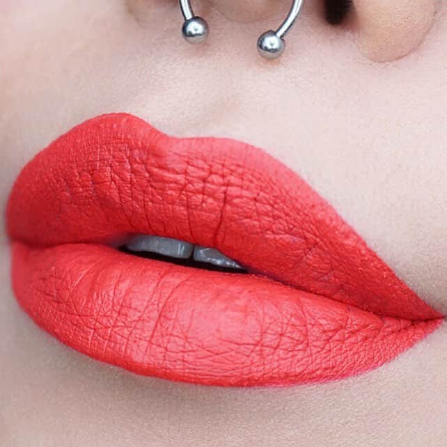 のインスタグラム：「💋💋💋 @fentybeauty #stunna lip paint in #unattached . . #fentybeauty」