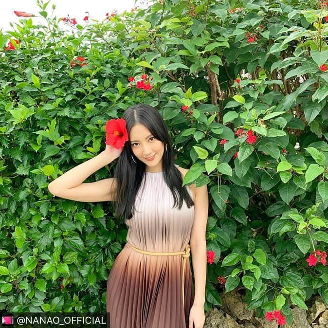 旅色さんのインスタグラム写真 - (旅色Instagram)「撮影のオフショットを発見！ 菜々緒も気に入ってくださったこの場所 今号の表紙になっていますよ〜😆🌺 . @nanao_official #Regram #Repost . #旅色 ( @tabiiro )  #宮古島  オフショット🌺」3月28日 12時47分 - tabiiro