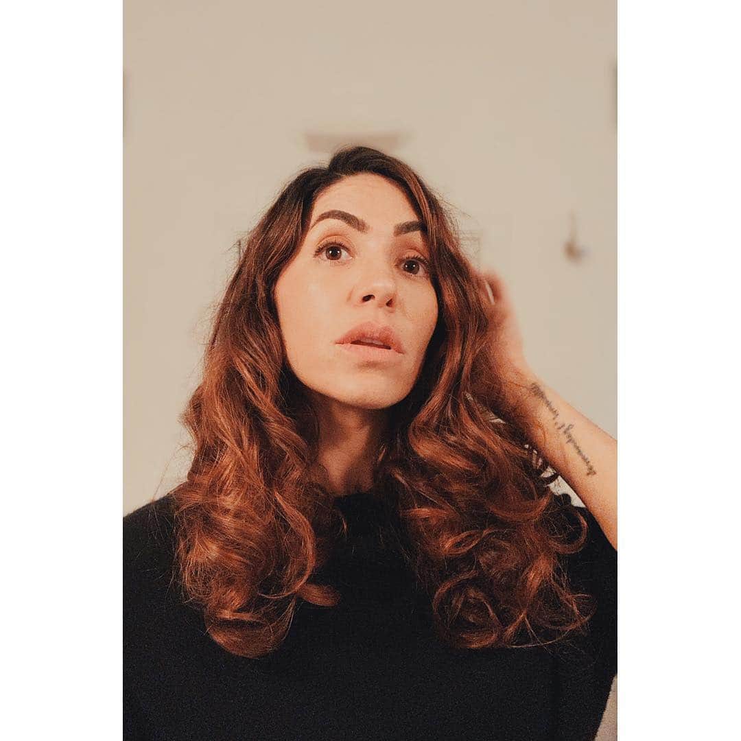 ナタリア・コルドバ・バックリーのインスタグラム：「Activism is not a fad or something to label yourself with because it’s all of a sudden cool to do and be. Publicizing your acts of help as a way to wield your audience through the already shrewd media. It becomes about YOU and not what we are actually standing for.  You earn the title. The word says it all, act.  You earn it with time, experience and most of all self sacrifice. You don’t buy it or manipulate your image for the masses.」