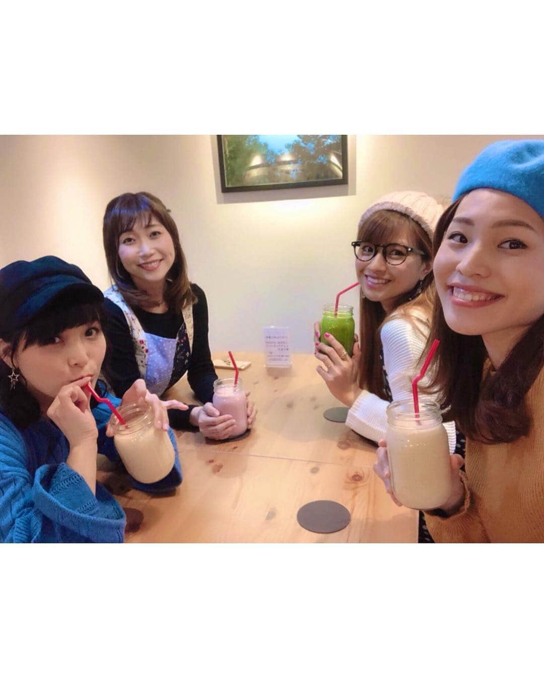 MARIA-Eさんのインスタグラム写真 - (MARIA-EInstagram)「. ‪そして、長野出身のえみつんこと #新田恵海 さんが案内して下さったスムージー屋さんが 新鮮で最高に美味でした🍹 (ハマりすぎて次の日も行きました笑)‬ . ‪次に長野に訪れる時は、必ず つんさんの本 "#長野ノススメ"を眺めながら観光しようと 心に決めました🌅‬ . ‪#キューティブロンド‬」3月28日 18時19分 - maria.eeee
