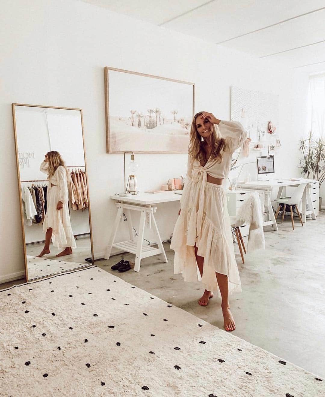 SPELLさんのインスタグラム写真 - (SPELLInstagram)「Beauty @notsomumsy in her dreamy new office space ☁️ we love this outfit as a boss-mama look!」3月28日 12時53分 - spell