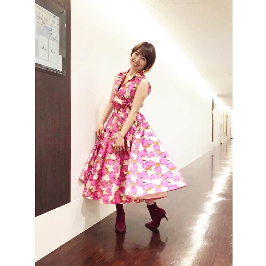 増田有華さんのインスタグラム写真 - (増田有華Instagram)「・ 先日のお衣装。めっちゃ春🌸  @pinkoofficial さん♡  めちゃめちゃ可愛い😍😍 好きな形〜。 春っていいね、ウキウキする🧡 ＊ #衣装 #衣裳 #春服 #花柄 #花柄ワンピース #fashionista #fashion #japanesegirl #japanese #cute #beautiful #smile」3月28日 12時59分 - masuyuka_official