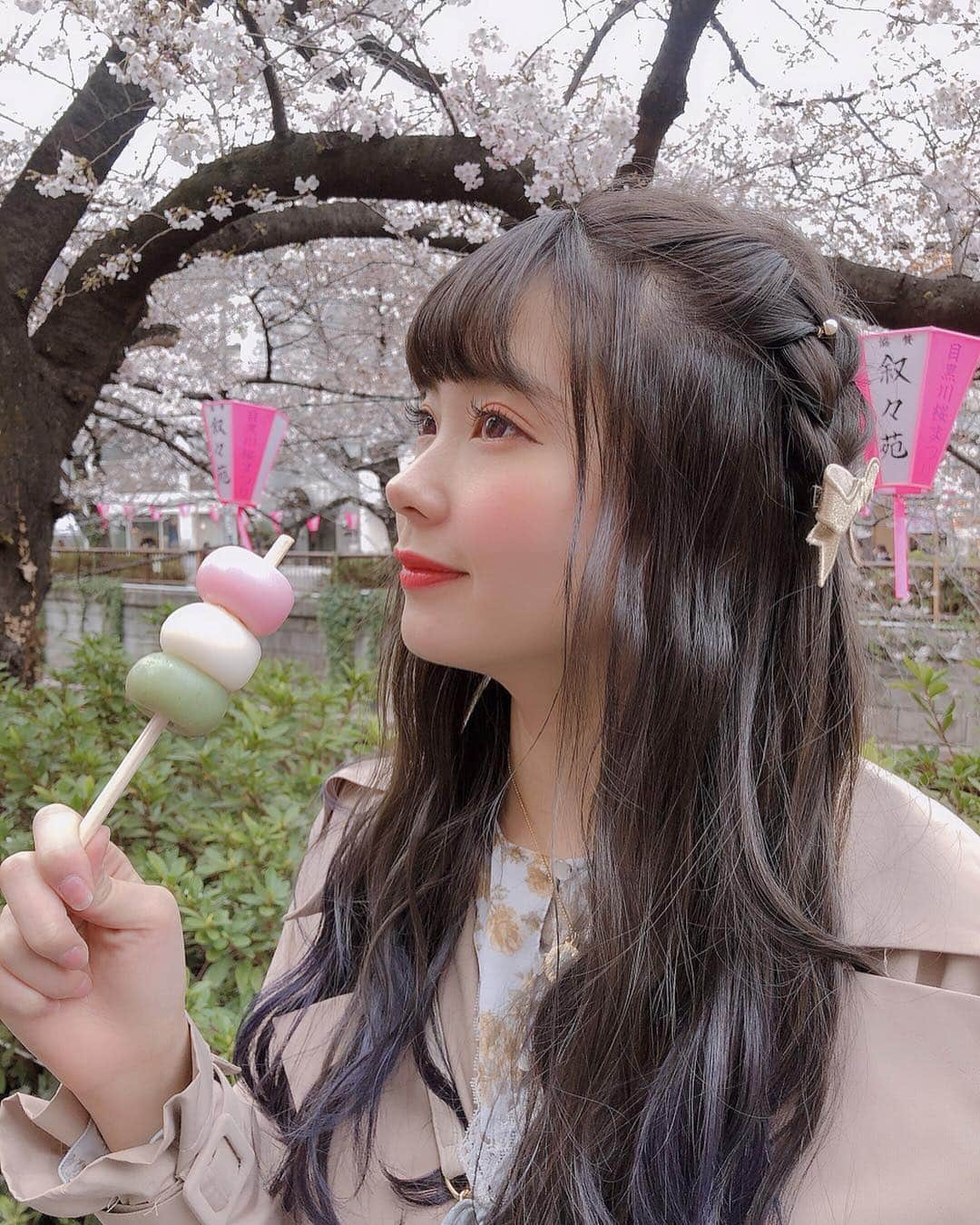 のインスタグラム：「花より団子です🌸  #me#mim#photo#instagood#followme#中目黒#目黒川#目黒川桜まつり#fashion#hairstyle」