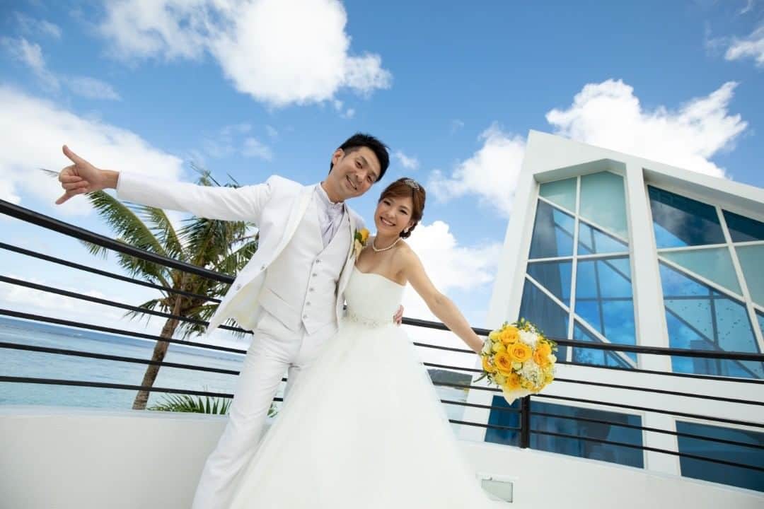 のインスタグラム：「#blueaster  #watabewedding  #guamwedding  #blueasterchapel  #guam  #guamweddingphoto  #guamtrip  #hafadai  #ワタベウェディング  #ワタベウェディングドレス  #ワタベウェディンググアム  #ブルーアステール  #ビーチ撮影  #ウェディングフォト  #ブライダルフォトウエディング  #ハッピーウェディング  #海外挙式  #グアム結婚式  #グアム婚  #インスタグアム  #インスタウェディング  #リゾ婚  #バルコニー  #ウェディングフォト  #生花ブーケ  #プレ花嫁  #日本中のプレ花嫁さんと繋がりたい」