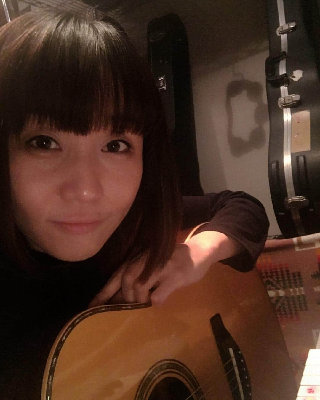 矢井田瞳さんのインスタグラム写真 - (矢井田瞳Instagram)「今日はYAMAHAちゃんで練習ちゅう。 🎸」3月28日 13時18分 - hitomi_yaida