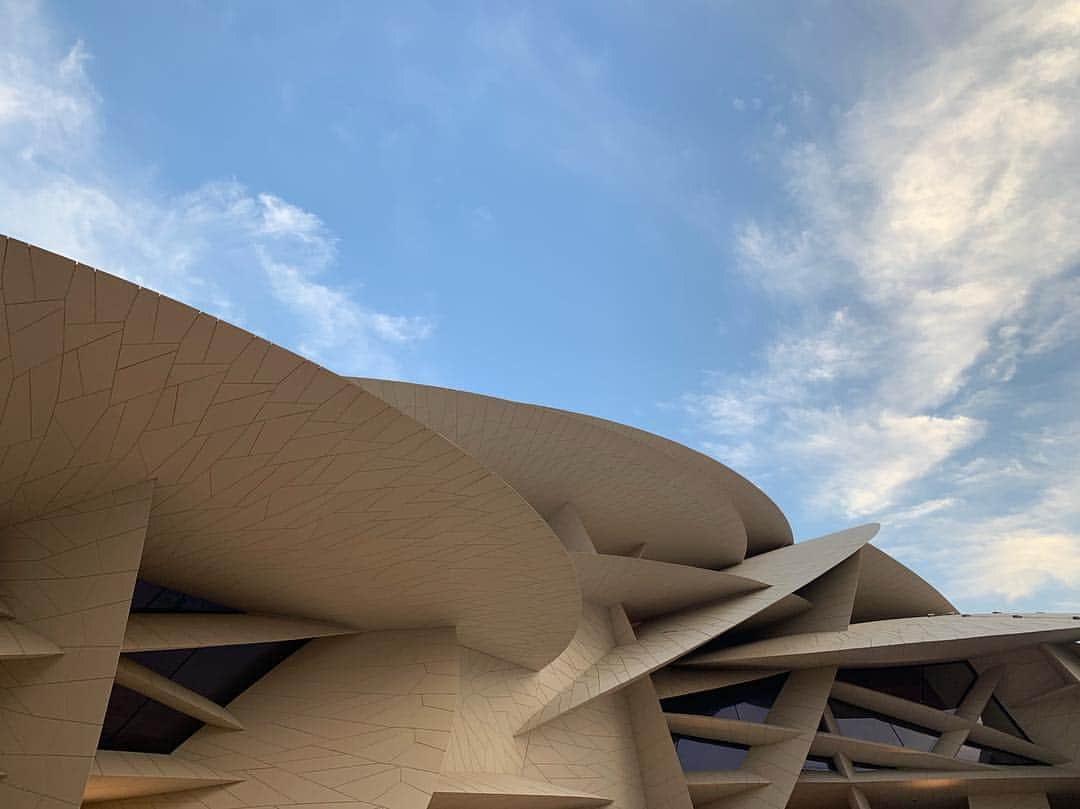 イマン・ハマンさんのインスタグラム写真 - (イマン・ハマンInstagram)「Obsessed with the Architecture by @ateliersjeannouvel yesterday at the Opening of the new Museum in Qatar 🙌🏾🙌🏾🙌🏾🙌🏾❤️@nmoqatar」3月28日 13時30分 - imaanhammam