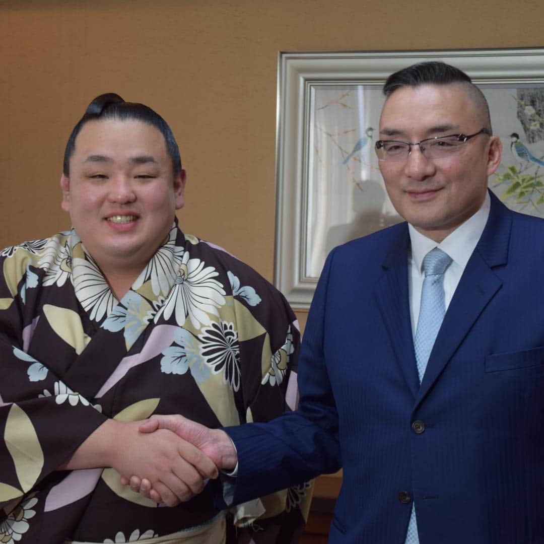 日本相撲協会さんのインスタグラム写真 - (日本相撲協会Instagram)「新十両の彩。 師匠の錣山親方と会見を行い「記憶に残る、良い相撲を取る力士になりたいです」と話しました。 #sumo #相撲 #晴れの日」3月28日 13時31分 - sumokyokai
